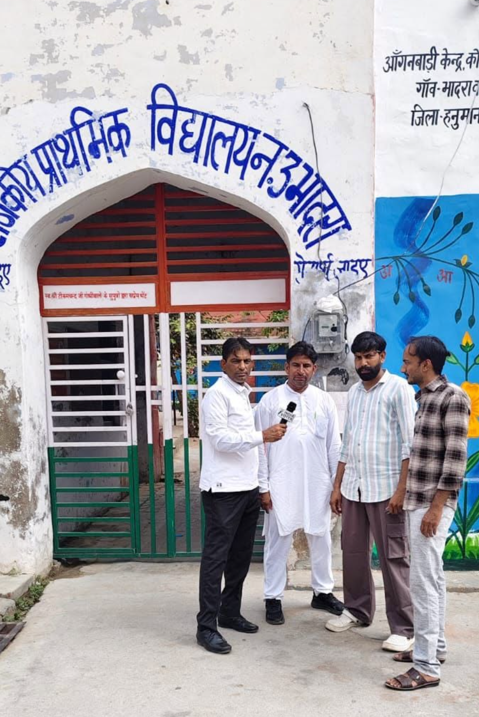 Vijay Godara interviewing voters with India Voter mic in Bhadra Hanumangarh